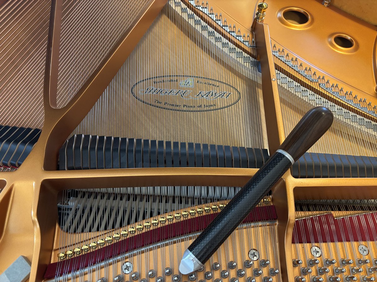 YKPIANOFACTORY1's tweet photo. 今日の仕事は⁉️

素敵なお部屋に２台並んだピアノのメンテナンス🎹

丸一日かけて音程(調律)、
弾きごごち(調整)、
音色(整音)、

２台同時に弾いた時に合うように整えました。 https://t.co/QT451Z4rB9