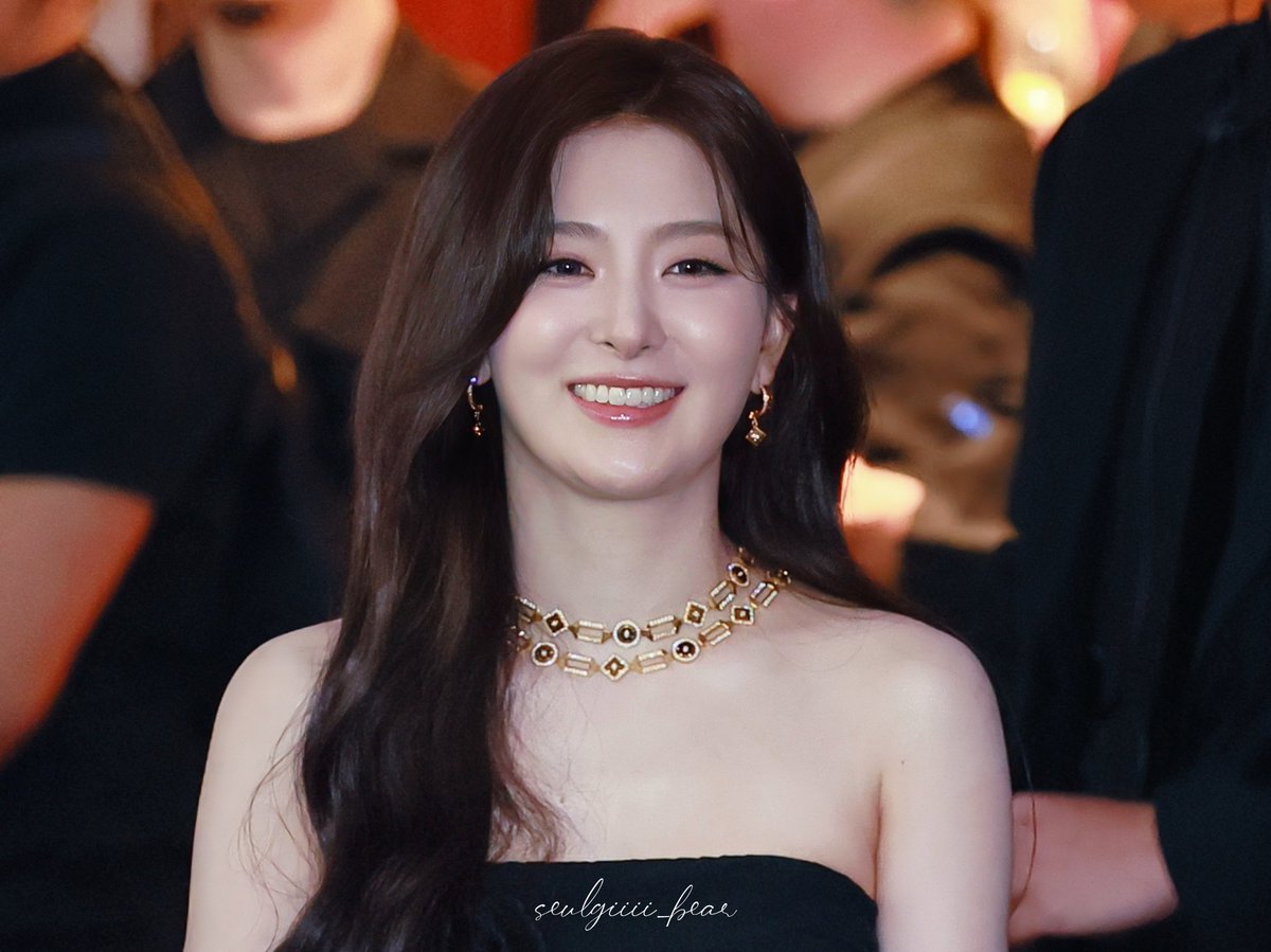seulgiiii_bear's tweet photo. 260515 CHOW TAI FOOK OPENING✨

#슬기 #SEULGI https://t.co/RjBPYKhLnw
