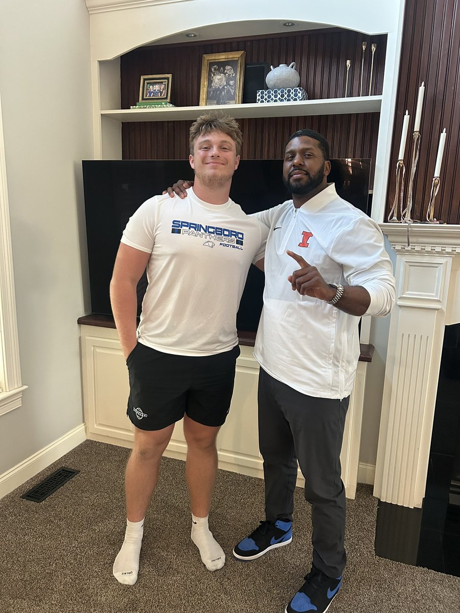 Recruit2Illini's tweet photo. #Illini Official Visitor Intel: 2027 3⭐️ Ohio DL Carter Napier (@CNapier2027) has set an official visit to Illinois for June 19-21. https://t.co/D0iOpwZQTe