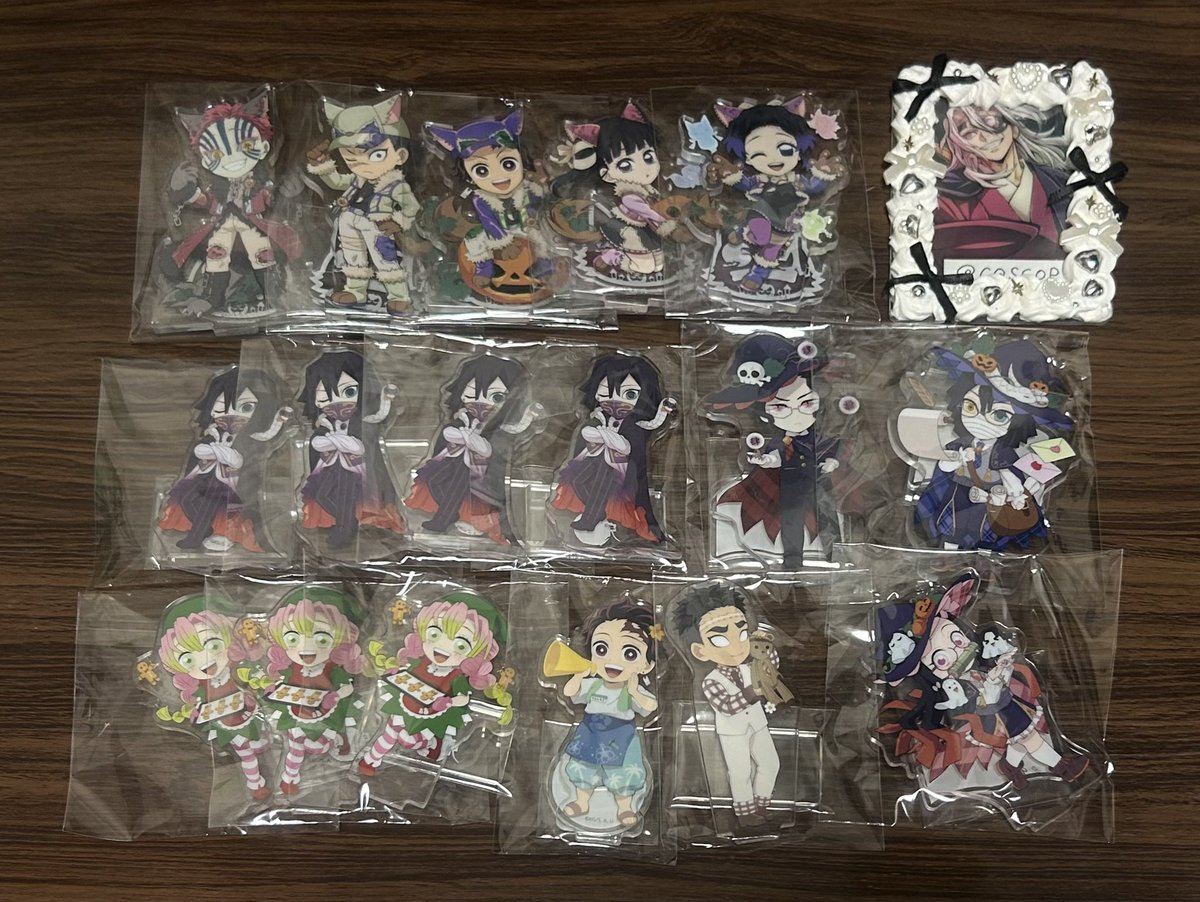 CQSCOP's tweet photo. 【譲渡・交換】鬼滅の刃 アクスタ ufotable ハロウィン クリスマス 海の家 ストロベリー 純喫茶

求 定価＋送料 or ハンドメイドクラブ 宇髄アクスタ

譲 猗窩座 玄弥 炭治郎 カナヲ しのぶ 伊黒 蜜璃 無惨 禰󠄀豆子 アオイ 産屋敷 悲鳴嶼

郵送でのお取引になります、お気軽にお声掛けくださいませ📮 https://t.co/3sTxZQdj9h