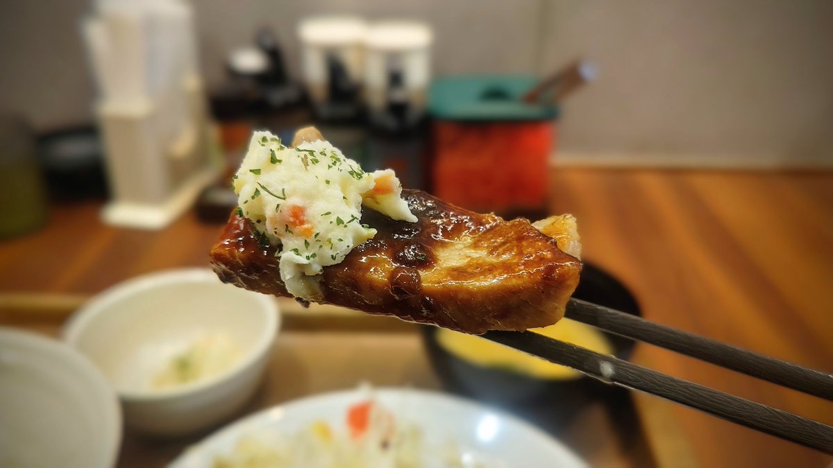mrchilodren's tweet photo. 東京都 杉並区 高円寺北3丁目
『松屋』高円寺店
◎ 定食【期間限定】
🐷 トンテキ定食
◎ サイドメニュー
🥔 ポテサラ
詳細はInstagram
https://t.co/Qk1kHdsran
#高円寺グルメ #松屋 #モーニング #ランチ
#matsuya #豚テキ #トンテキ #tonteki
#ポテトサラダ #ポテサラ #porkloinsteak
#定食 https://t.co/lSt24edkuP