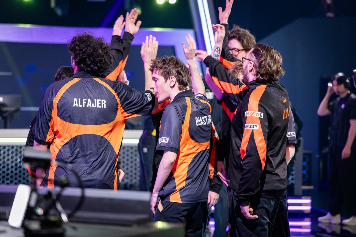 cuorestellata's tweet photo. hardest workers 🧡 always cheering for you guys, real ones stick by the team

keep trusting in urselves :)

📸 michał konkol &amp; wojciech wandzel https://t.co/g69AgrQNpQ