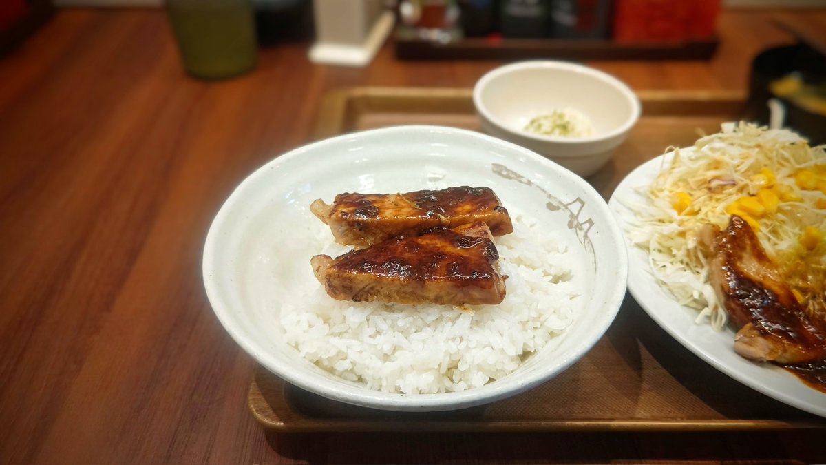 mrchilodren's tweet photo. 東京都 杉並区 高円寺北3丁目
『松屋』高円寺店
◎ 定食【期間限定】
🐷 トンテキ定食
◎ サイドメニュー
🥔 ポテサラ
詳細はInstagram
https://t.co/Qk1kHdsran
#高円寺グルメ #松屋 #モーニング #ランチ
#matsuya #豚テキ #トンテキ #tonteki
#ポテトサラダ #ポテサラ #porkloinsteak
#定食 https://t.co/lSt24edkuP