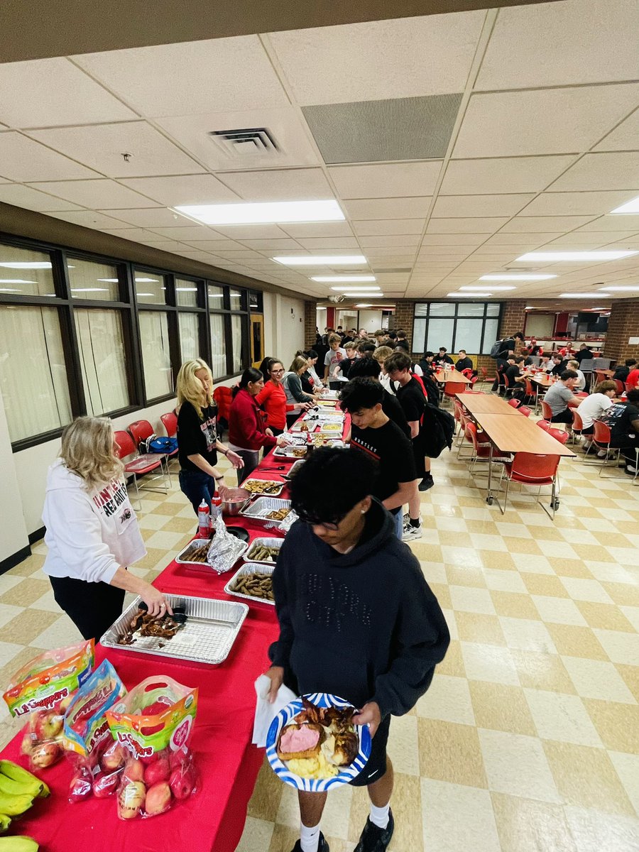 HuntleyFB's tweet photo. 2026 offseason in the books!! Congrats and a huge thank you to our football moms for organizing the end of the year breakfast!! Boys were well fed for sure!! #footballfamily https://t.co/vuFr9lyOKr