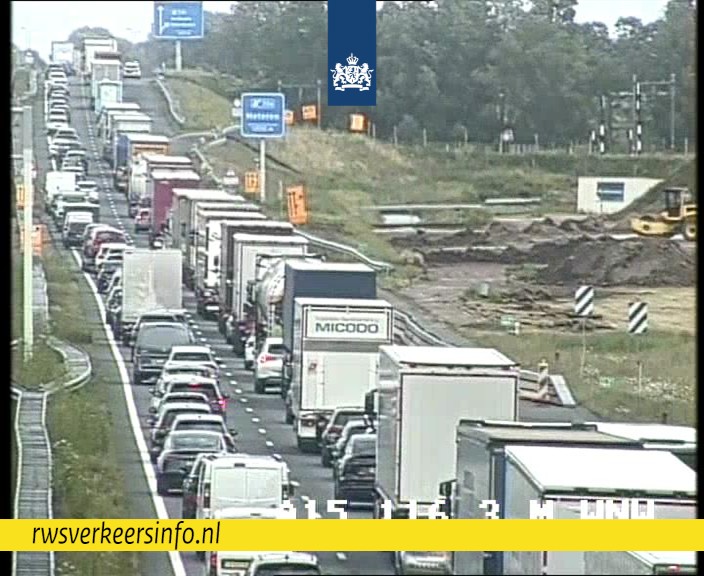 Ongeval zorgt voor flinke file op A15 richting Nijmegen