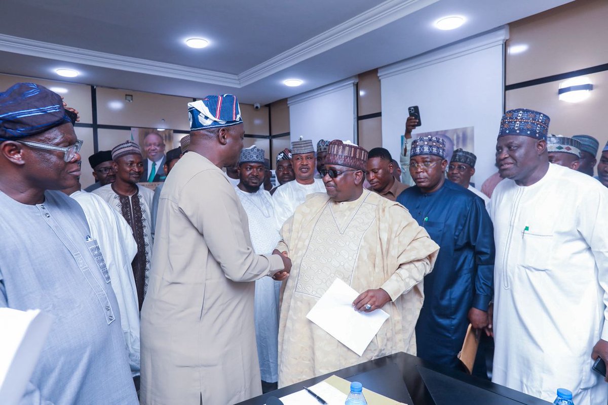 asafaabdulwasi2's tweet photo. BREAKING NEWS 
Kebbi Governor Nasir Idris Clears APC Screening Ahead of 2027 Primaries

The  Kebbi State Governor, Dr. Nasir Idris Kauran Gwandu, has successfully completed and passed all screening requirements for the All Progressives Congress [APC] governorship primaries ahead https://t.co/6A6HrM4Lg7