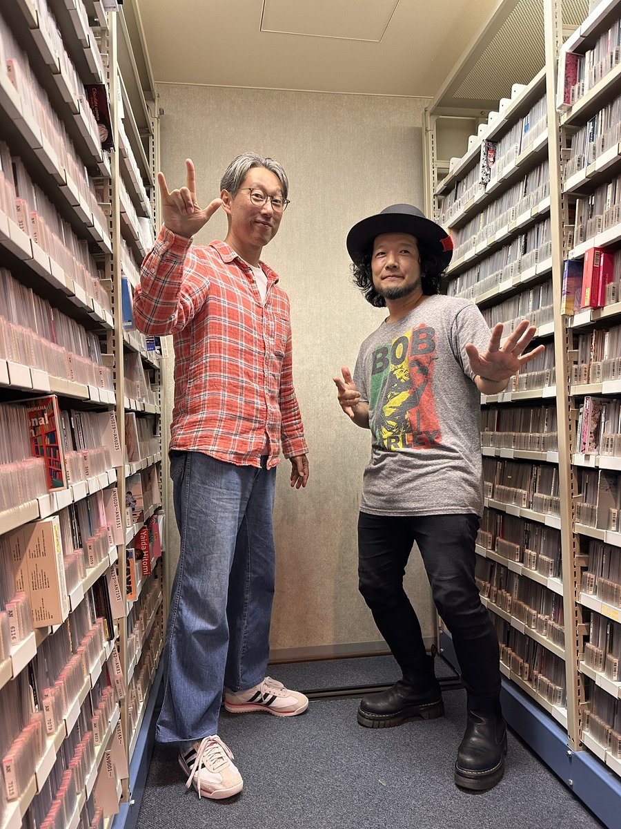 atu847's tweet photo. 今日深夜3時からのFMヨコハマは『あつあつ音楽人』🔥

シンガーソングライターの #大柴広己 さんをお迎えします🎸
ニューアルバム『JUNK HOPE』の制作のお話から、デビューしてからの20年の活動についてお聞きします🍻

📻https://t.co/UFHjt3TueD

#atat847 https://t.co/KnTlkHUaur
