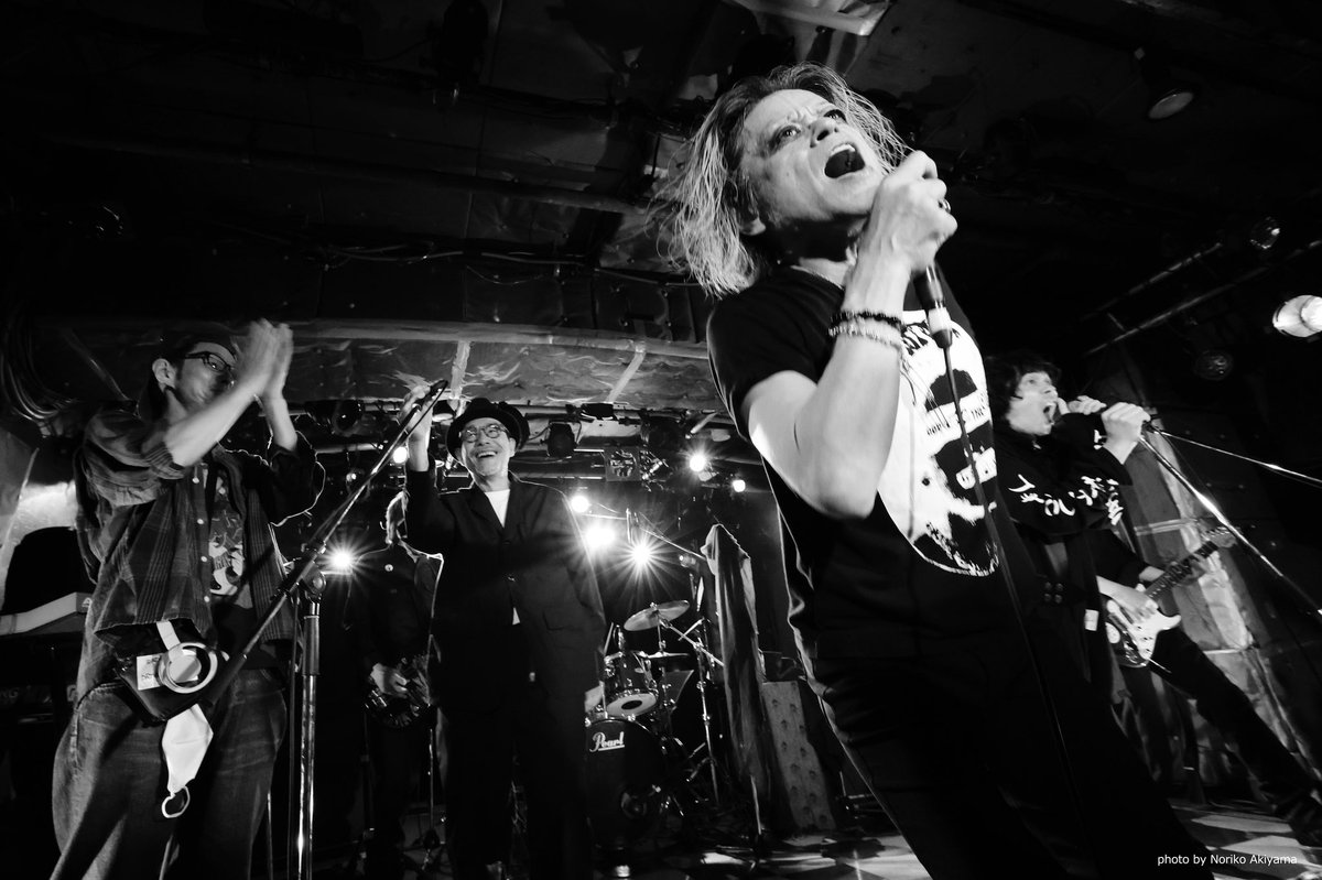 pkpkppk's tweet photo. #sken #BimBamBoom #町田康 #オートモッド #突然段ボール #リザードトリビュートバンド #SHETALKSSILENCE #リンゴリラ #あけぼの印  #JON #シルエット近藤 #高木完 #峯田和伸 #田口トモロヲ #宮藤官九郎 #地引雄一 #新宿LOFT #ストリートキングダム
@teleeater 

❷ はこちら→https://t.co/dooYV3pNGT https://t.co/CVilD1fSHa