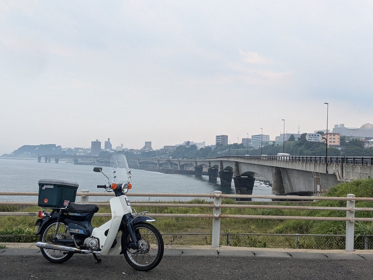 これを見た人は愛車の背景が海の画像を貼れ