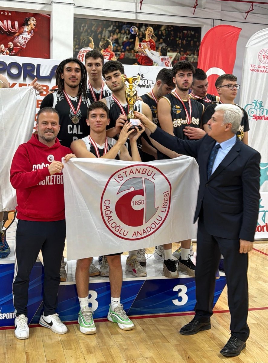 Cağaloğlu Anadolu Lisesi tweet media