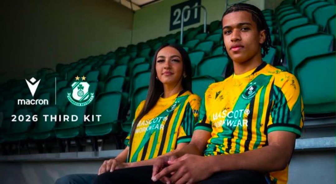 TheIrishChancer's tweet photo. Jersey looks like it belongs to an AFCON super team. Can't decide if I love it or hate it https://t.co/ET1Lb1BoCz
