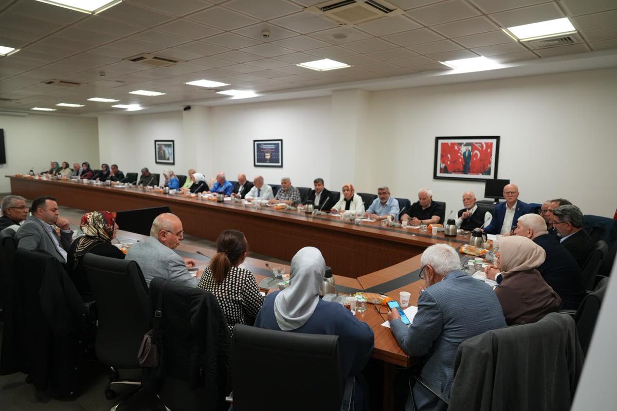 AKIstanbulSPB's tweet photo. AK Parti İstanbul İl Başkanlığı Sosyal Politikalar Birimi Yaşlılar Koordinasyon Merkezi olarak, 39 ilçemizin komisyon başkanlarının katılımıyla istişare ve değerlendirme toplantımızı gerçekleştirdik.  
#birolmakruhumuzdavar https://t.co/Rl5ojk2Unz