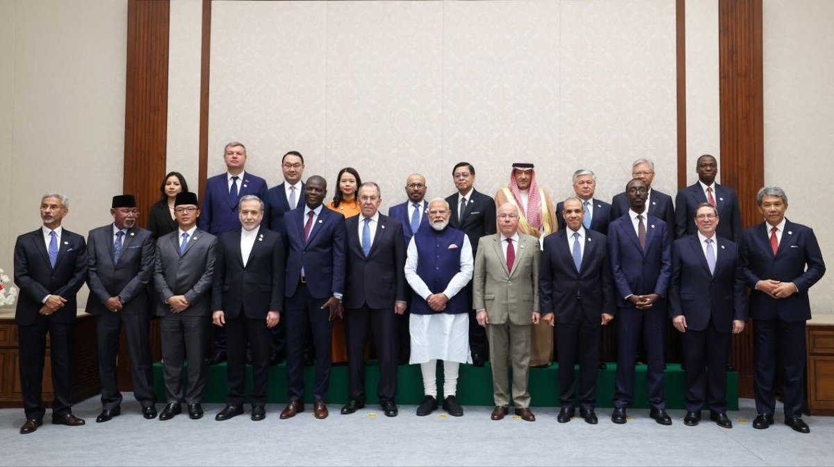 KazEmbassyIndia's tweet photo. Kazakhstan’s First Deputy Foreign Minister Yerzhan Ashikbayev took part in the BRICS Foreign Ministers’ Meeting in New Delhi.

#Kazakhstan #BRICS #Diplomacy #AI #Energy #SustainableDevelopment https://t.co/m9FTKkybi8