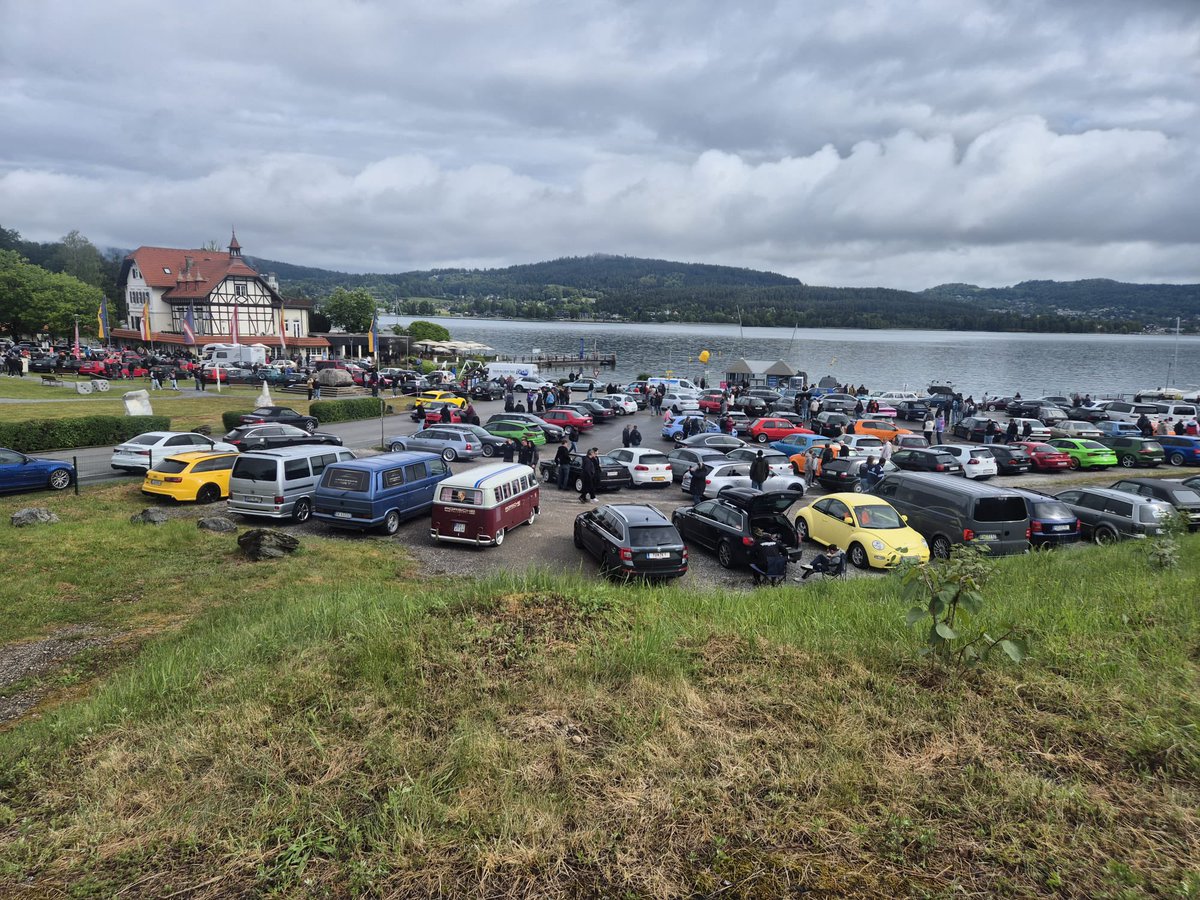 joachimaigner27's tweet photo. 🚗☀️ MFG goes Wörthersee-Treffen! 😎
👉 Coole Autos
👉 Cooles Treffen
👉 Coole Partei 🧡
Ein lässiger Tag mit vielen starken Eindrücken, Benzingesprächen und guter Stimmung am Wörthersee! 🔥🏎️
#JA27 #JoachimAigner #MFG #Systemwechsel
#Wörthersee #Treffen #Cars https://t.co/Zi98CgYN3c