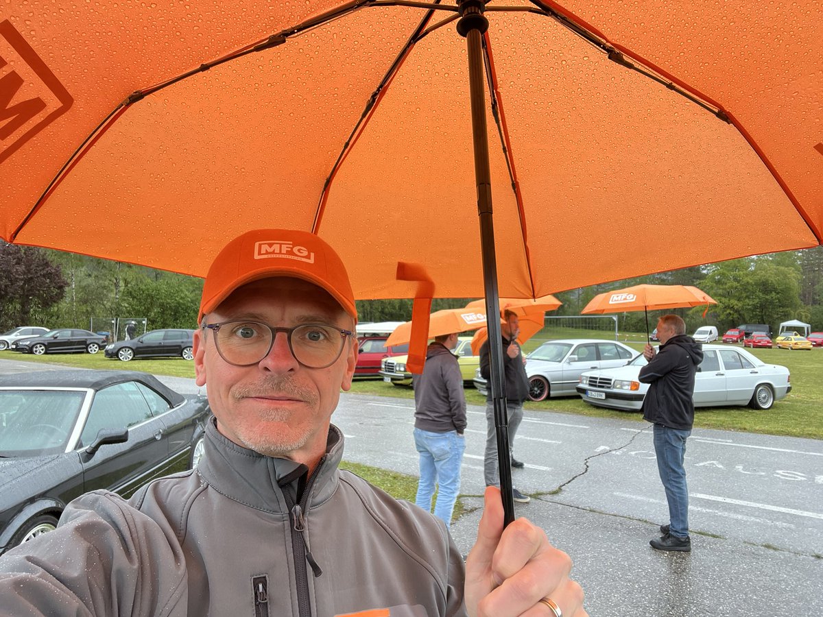 joachimaigner27's tweet photo. 🚗☀️ MFG goes Wörthersee-Treffen! 😎
👉 Coole Autos
👉 Cooles Treffen
👉 Coole Partei 🧡
Ein lässiger Tag mit vielen starken Eindrücken, Benzingesprächen und guter Stimmung am Wörthersee! 🔥🏎️
#JA27 #JoachimAigner #MFG #Systemwechsel
#Wörthersee #Treffen #Cars https://t.co/Zi98CgYN3c