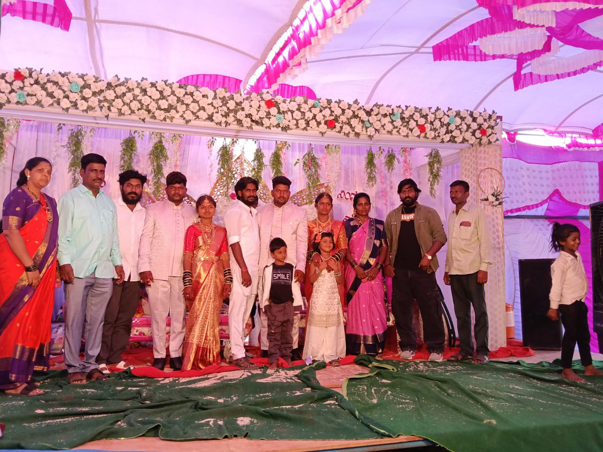ActorBhooshan's tweet photo. Happy married life both of you sister 💐💕👑✌️ https://t.co/4xEUkXFB3G