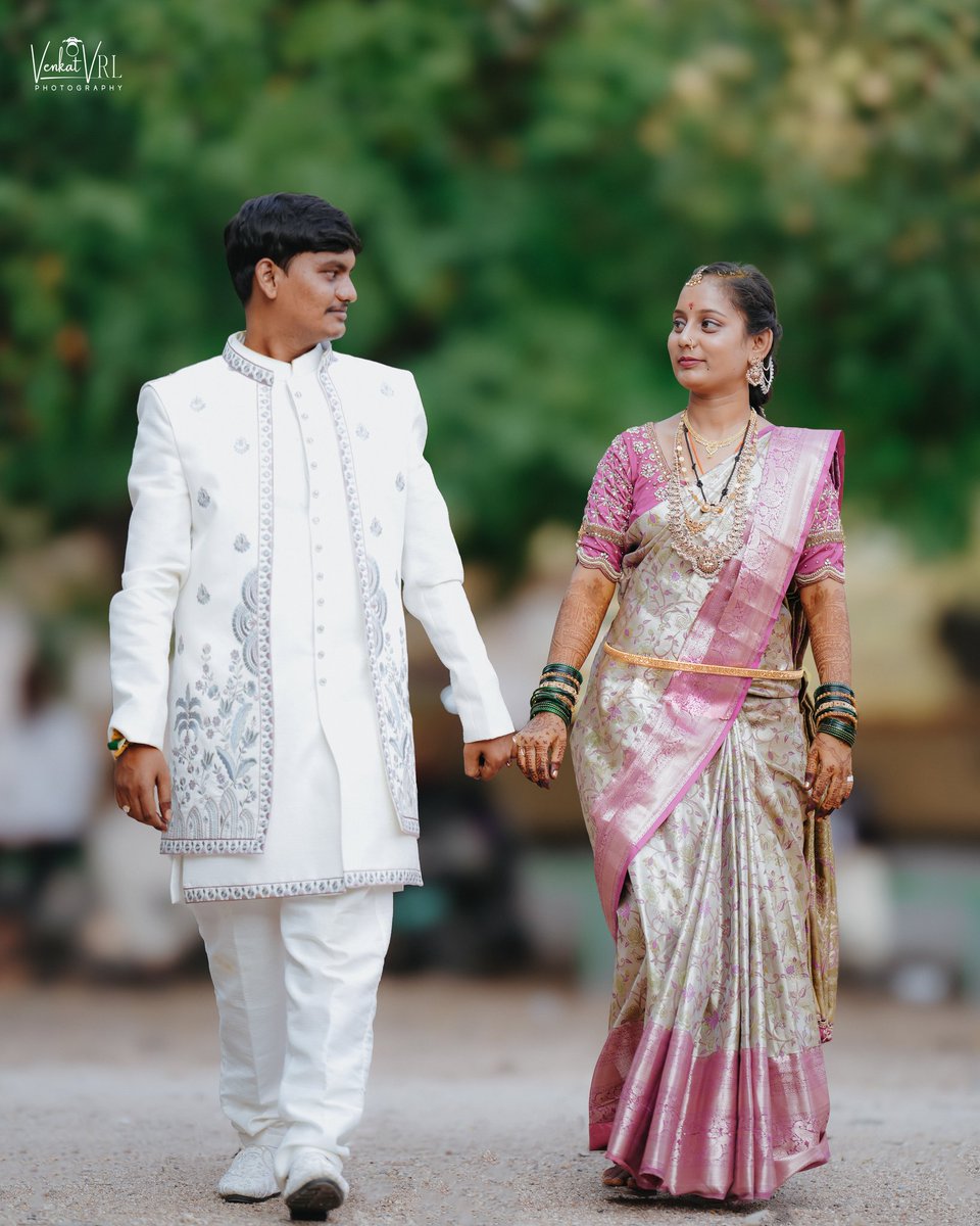 VenkatVrl's tweet photo. Love is like the wind, you can’t see it but you can feel it.

📸 Shot By - @venkatvrlphotography

.
.
.

For Booking Contact 
+91 9912985956

#weddingphotographer #venkatvrl_photography #karnataka #ʀᴀɪᴄʜᴜʀ #makthal https://t.co/8j4Su5XWus