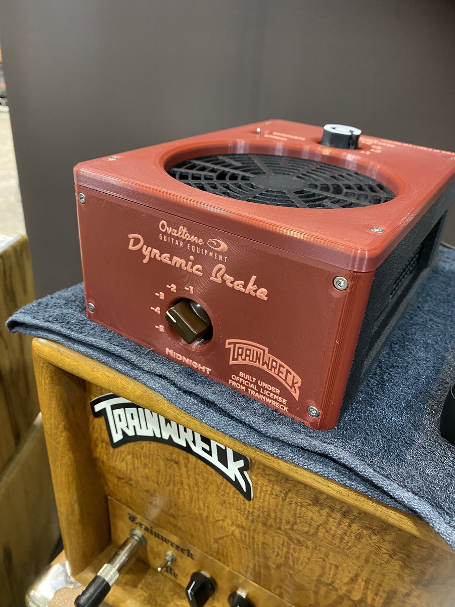 ovaltone's tweet photo. 無事サウンドメッセ設営完了いたしました！
明日と明後日、大阪ATCホールエレクトリックゾーン"E08"ブースにておまちしております！
よろしくお願いいたします！

参考出展アイテムその1(2枚目)
Amp Attenuator Prototype

参考出展アイテムその2(3枚目)
Tube Preamp Prototype https://t.co/gXsGdCriYf