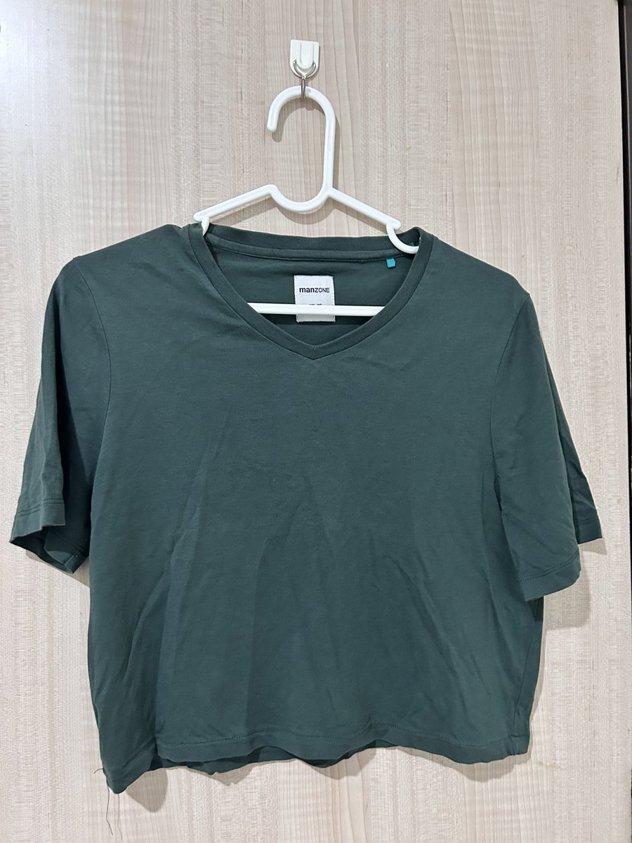 jiemouse's tweet photo. manzone shirt sz xs (dicut jadi crop ngepas) 30k used 2x https://t.co/5CDsH8QyLA
