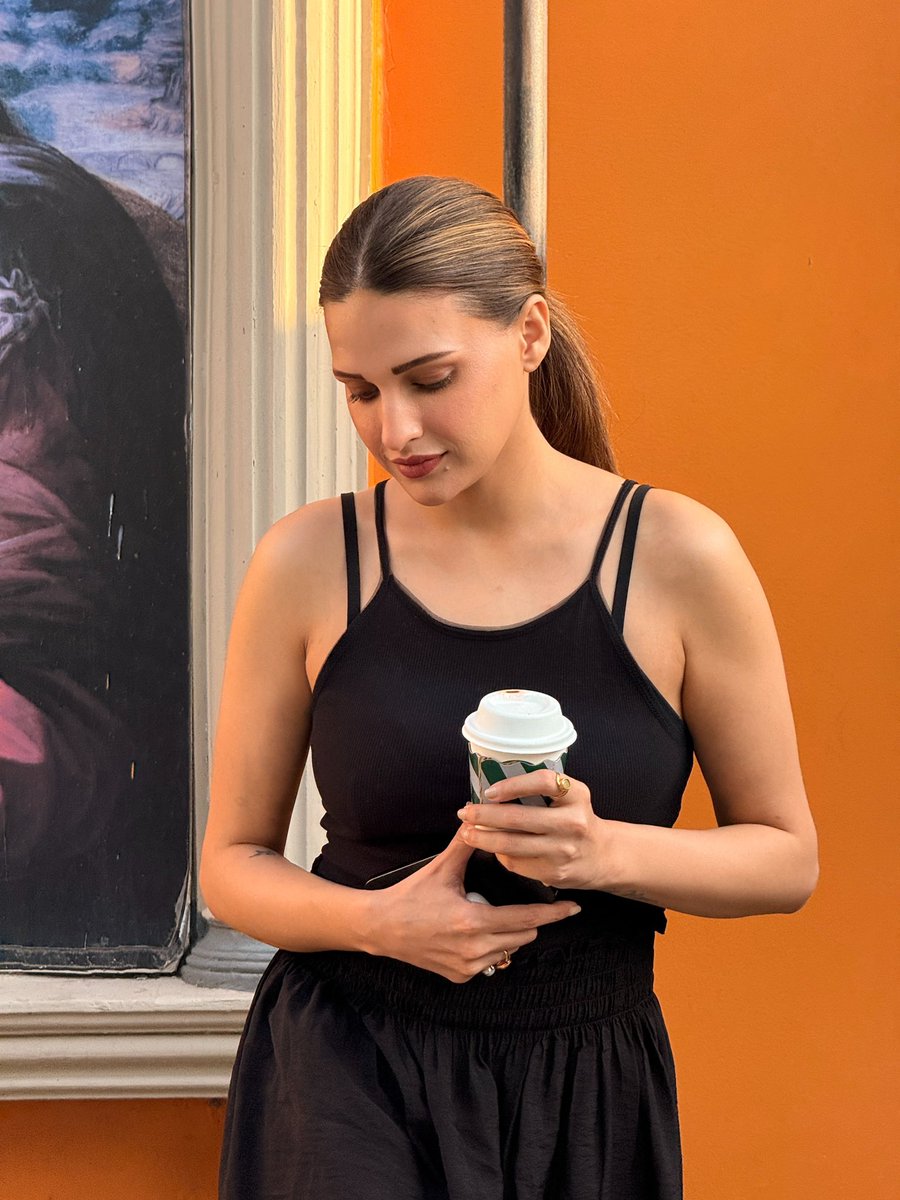 Himanshi khurana tweet media