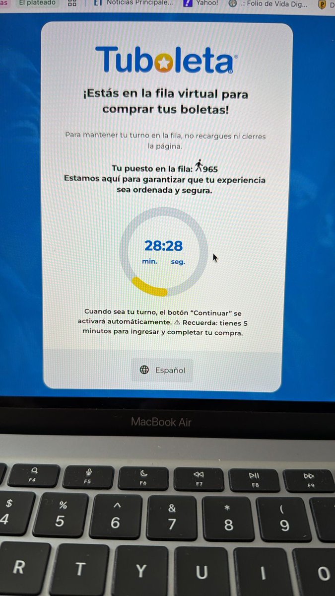 jfmosquera's tweet photo. Que vaina con la venta de boletas de la despedida de la @FCFSeleccionCol.. Casualmente "se cuelan" 400 personas o más en una fila virtual y se acaban las boletas en menos de 20 minutos! Negocio? Juzguen ustedes! @Tuboletaoficial @sicsuper   @lafm https://t.co/UyapdhxpUo