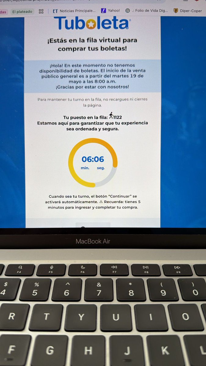 jfmosquera's tweet photo. Que vaina con la venta de boletas de la despedida de la @FCFSeleccionCol.. Casualmente "se cuelan" 400 personas o más en una fila virtual y se acaban las boletas en menos de 20 minutos! Negocio? Juzguen ustedes! @Tuboletaoficial @sicsuper   @lafm https://t.co/UyapdhxpUo