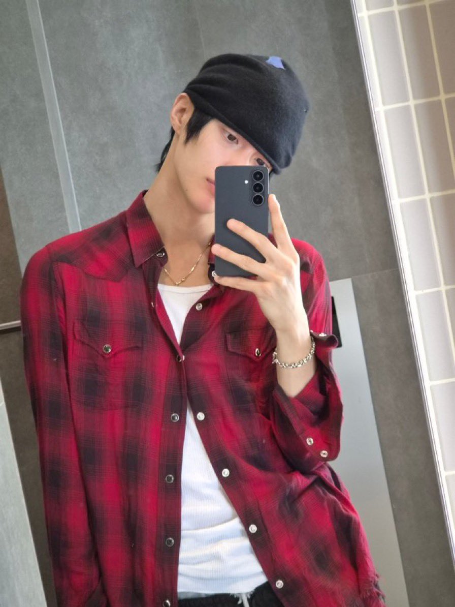 sam★ tweet media