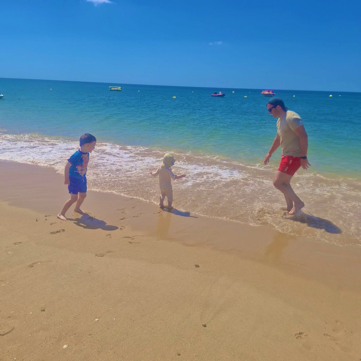 crossbar13's tweet photo. TGIF!!!!! ☀️ 🇵🇹 https://t.co/FlAtKedUeg