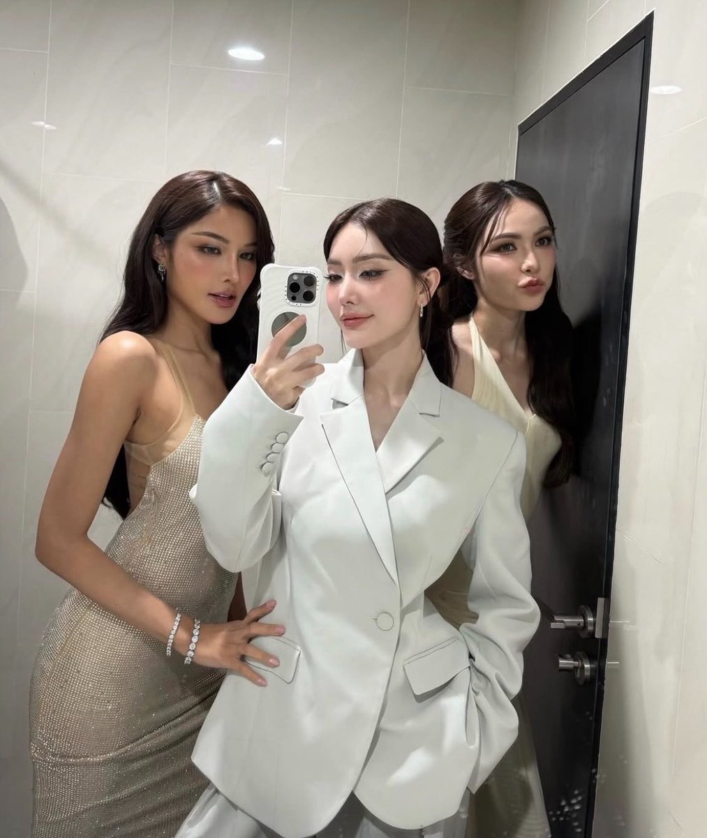 liza tweet media