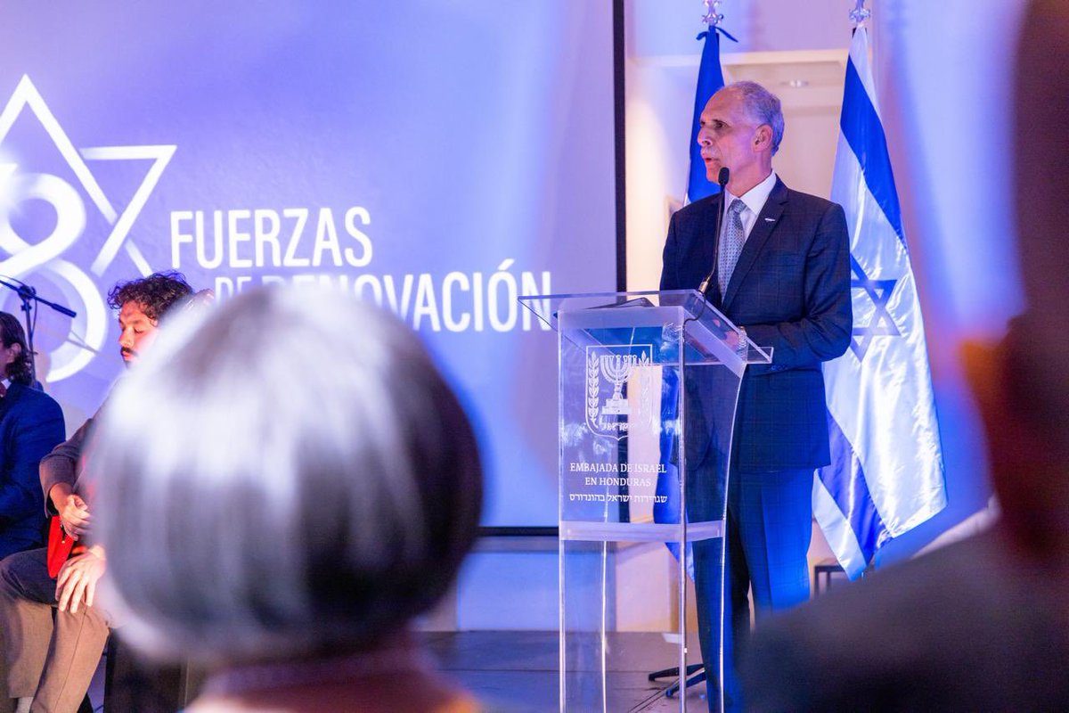 Nadavgoren's tweet photo. Qué noche tan especial celebrando el 7️⃣8️⃣ aniversario de la independencia del Estado de Israel entre amigos 🇮🇱🤝🇭🇳.

La celebración fue aún más festiva este año, mientras continúa creciendo un nuevo y positivo capítulo en la relación entre Israel y Honduras.

Honrado y agradecido de compartir la velada con el Presidente @TitoAsfuraPHN , la Canciller @AguerocMireya, los Designados Presidenciales @manton15, @carlosfg_hn y @DianaBaleska , el Presidente del Congreso Nacional @tommyzambrano y el Presidente de la Corte Suprema de Justicia.