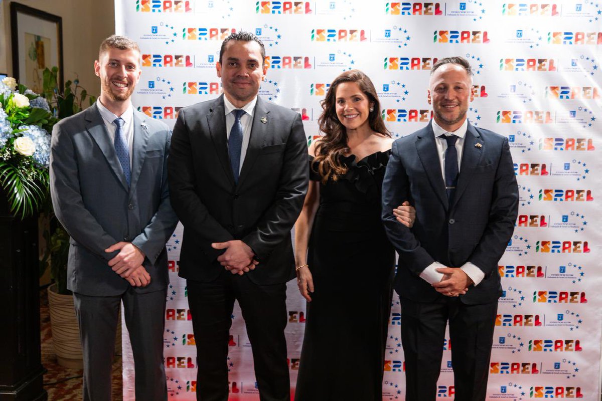 Nadavgoren's tweet photo. Qué noche tan especial celebrando el 7️⃣8️⃣ aniversario de la independencia del Estado de Israel entre amigos 🇮🇱🤝🇭🇳.

La celebración fue aún más festiva este año, mientras continúa creciendo un nuevo y positivo capítulo en la relación entre Israel y Honduras.

Honrado y agradecido de compartir la velada con el Presidente @TitoAsfuraPHN , la Canciller @AguerocMireya, los Designados Presidenciales @manton15, @carlosfg_hn y @DianaBaleska , el Presidente del Congreso Nacional @tommyzambrano y el Presidente de la Corte Suprema de Justicia.