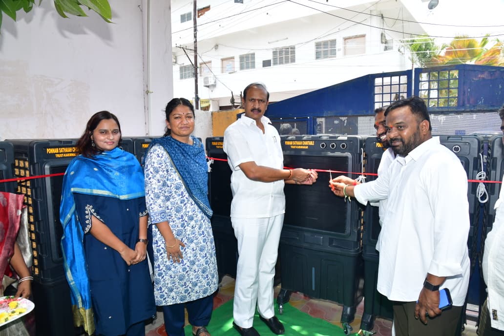 aclbknr's tweet photo. విద్యా వారోత్సవాలలో భాగంగా కరీంనగర్ జిల్లా కేంద్ర గ్రంథాలయంలో గ్రంథాలయ దినోత్సవాన్ని జిల్లా కలెక్టర్ గారు,ACLB గారు,MCKమేయర్,సుడా చైర్మన్ గారలతో కలిసి ప్రారంభించారు. పోటీ పరీక్షలకు సిద్ధమవుతున్న విద్యార్థులకు గ్రంథాలయాలు మార్గదర్శక కేంద్రాలుగా ఎంచుకోవాలని ACLB  గారు సూచించారు. https://t.co/ye9rhQJsyW