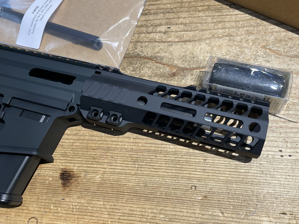 GunsmithNBABA's tweet photo. PCC組立中、パーツ構成で悩む・・・
今回のFCC：PCCレシーバーは試作品で単品販売は少し先になります https://t.co/zKyBzzYy2x