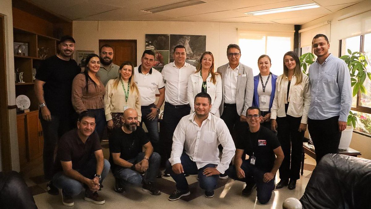 ESPAMarinilla's tweet photo. Junto a la Alcaldía de @mmarinilla nos reunimos con @cornare en una jornada muy productiva para seguir trazando acciones y proyectándonos hacia una Marinilla más sostenible.

Seguimos trabajando por el bienestar de la comunidad y el futuro de nuestro territorio. 💚 https://t.co/SPmoI2Zak0