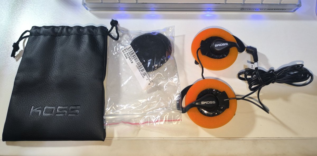 soyThatMeansoy's tweet photo. ส่งต่อ KOSS KSC35 หูฟังออนเอียร์ คลิปเอียร์(เกี่ยวหู)
ซื้อมาลอง ใช้ยังไม่ถึงเดือนค่ะ สภาพ99% มีฟองน้ำใหม่สีส้มให้ไปด้วย(อันเดิมสีดำในถุงค่ะ) ไม่มีกล่องนะคะ เผลอทิ้งไปแล้ว https://t.co/B6icixLeoh