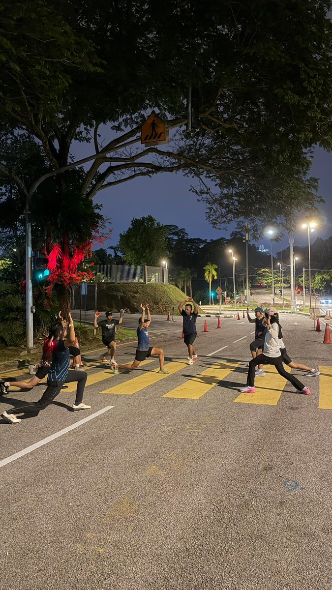 nakedspiritrun's tweet photo. We truly respect the grit of our members as they spent last night clocked in some awesome mileage when they could’ve just be home, munch cookies and watch Netflix. Good job peeps! #runwithoutlimits https://t.co/Gx2hF2JTk0