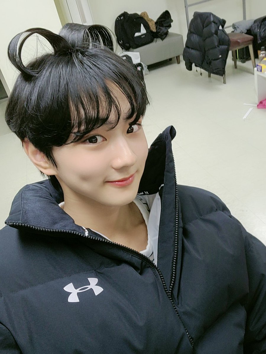 idokytti's tweet photo. 푸하핰ㅋㅋ
이셀카만보면웃음나옴
존귀수준 https://t.co/yJKrXzh6XF