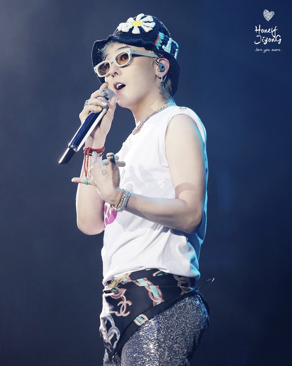 honeyjiyong's tweet photo. 250517 [Übermensch] IN BULACAN

🤨🤨🤨

#권지용 #KWONJIYONG 
#GDRAGON  #지드래곤 
#허니지용 https://t.co/RDWL6Fg9Xb