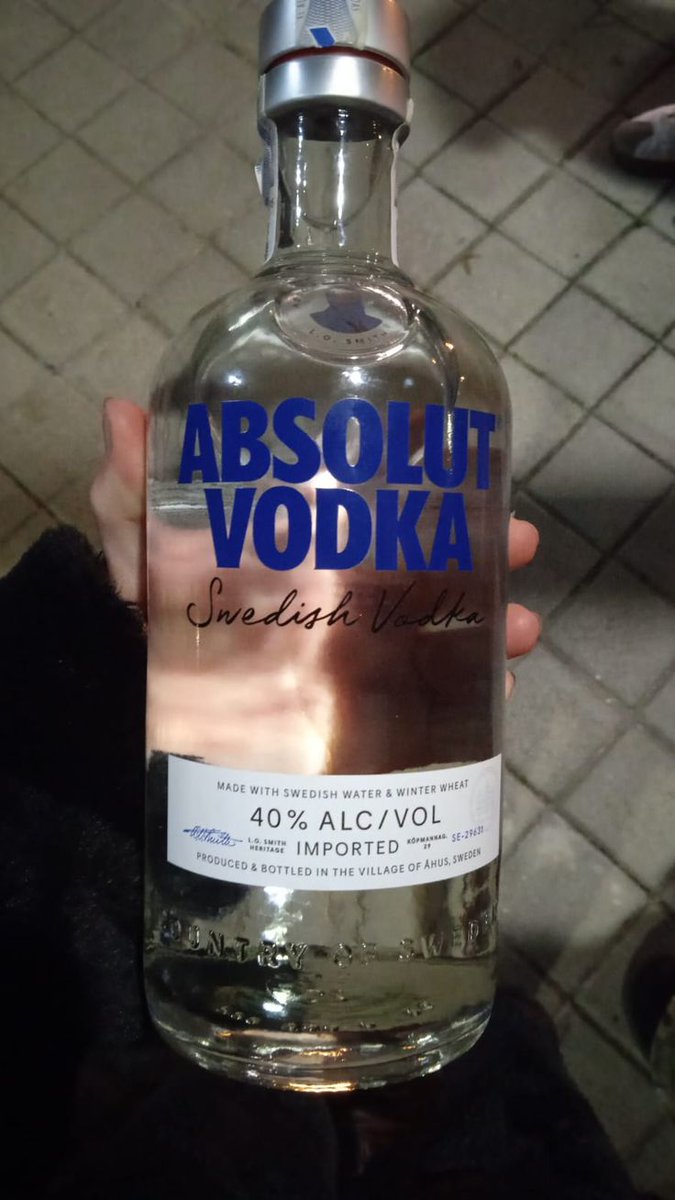 BASEBIJI's tweet photo. Tim Wine or Tim Vodka? https://t.co/5iBkIAGrFU