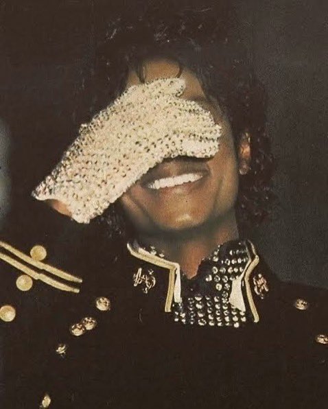 AngryVoter2024's tweet photo. For his new album Drake got permission from Michael Jackson estate to use Jackson’s real glove to masturbate his penis https://t.co/I94Wg95dCY