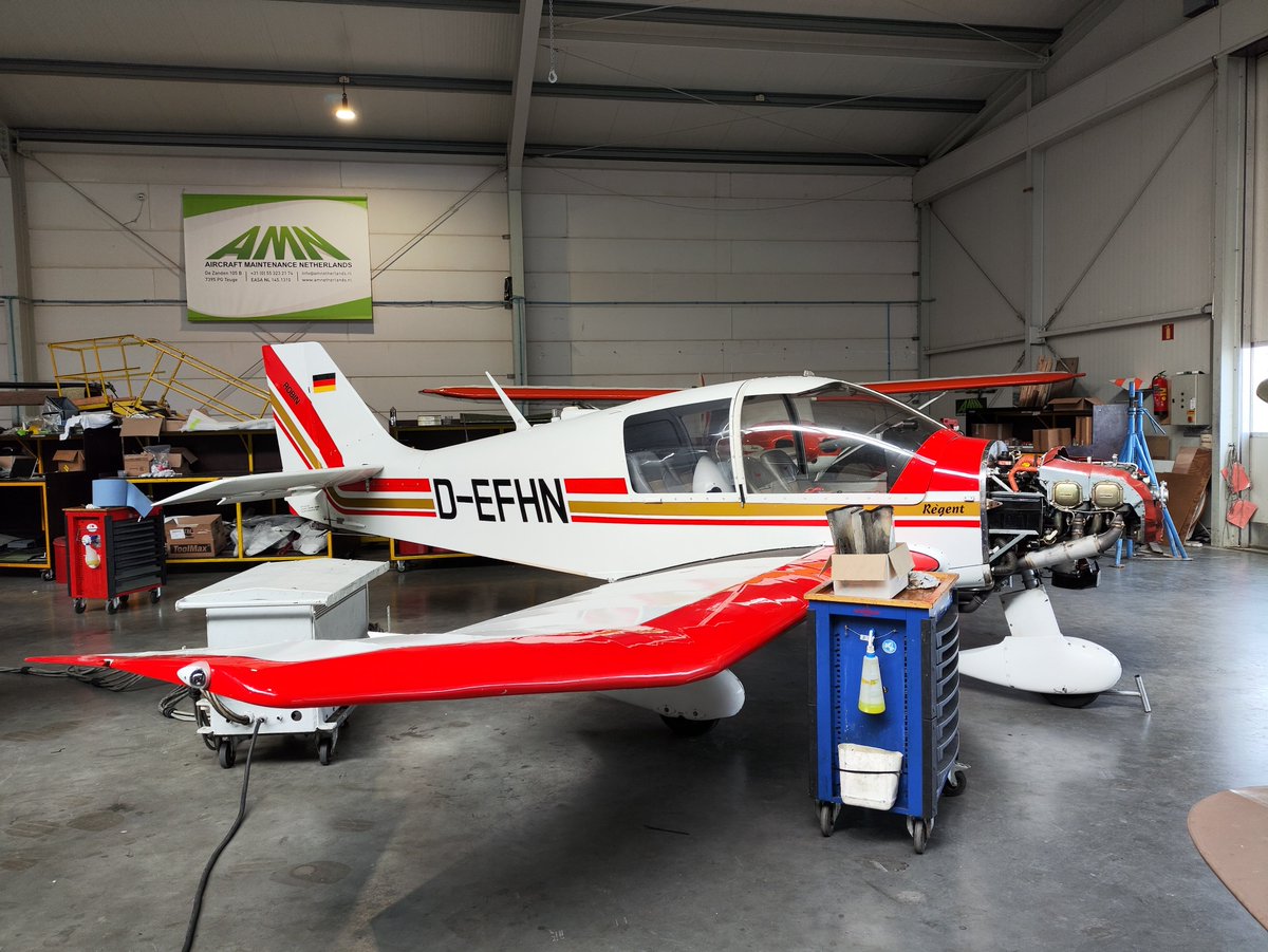 AircraftMN's tweet photo. Deze Robin DR-400-180 Regent is gebouwd in 1980 en door de propeller zorgvuldig te verwijderen, te inspecteren en voor te bereiden op de revisie, dragen we bij aan optimale prestaties en vliegveiligheid. Heeft uw propeller ook aandacht nodig? E-mail => info@amnetherlands.nl https://t.co/34CtGnybNL
