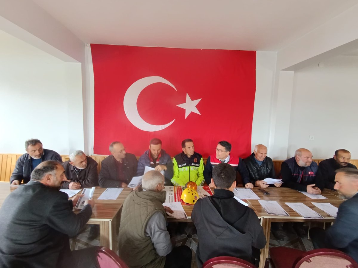 karstarim's tweet photo. 🌾 CUMA BULUŞMALARI 
📍 Merkez + 7 İlçe 
📅 Her hafta sahadayız 
👂 Dinliyoruz 
🌿 Paylaşıyoruz 
🤝 Çözüm üretiyoruz Üreticinin olduğu her yerde biz varız! 🌱
@TCTarim
@ibrahimyumakli
@KarsValiligi
@ziyapolat73
@envraydin https://t.co/78TK0Z0UZk