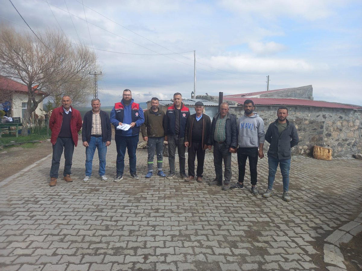 karstarim's tweet photo. 🌾 CUMA BULUŞMALARI 
📍 Merkez + 7 İlçe 
📅 Her hafta sahadayız 
👂 Dinliyoruz 
🌿 Paylaşıyoruz 
🤝 Çözüm üretiyoruz Üreticinin olduğu her yerde biz varız! 🌱
@TCTarim
@ibrahimyumakli
@KarsValiligi
@ziyapolat73
@envraydin https://t.co/78TK0Z0UZk