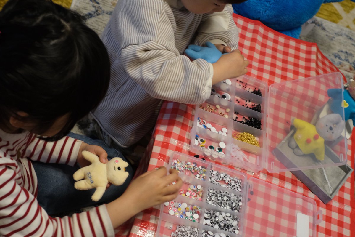satula_bear's tweet photo. 完成後はキーチェーンをお渡しするのでマスコットとしても楽しめます♪先ほど紹介したレッスンバッグのポッケに入れても可愛いです🫶自分だけのぬいぐるみを作り出すワクワクをぜひ体験してください✨こちらのワークショップは今後のイベント出店でも開催できればと思っています☺️ https://t.co/PuHGuhwvov