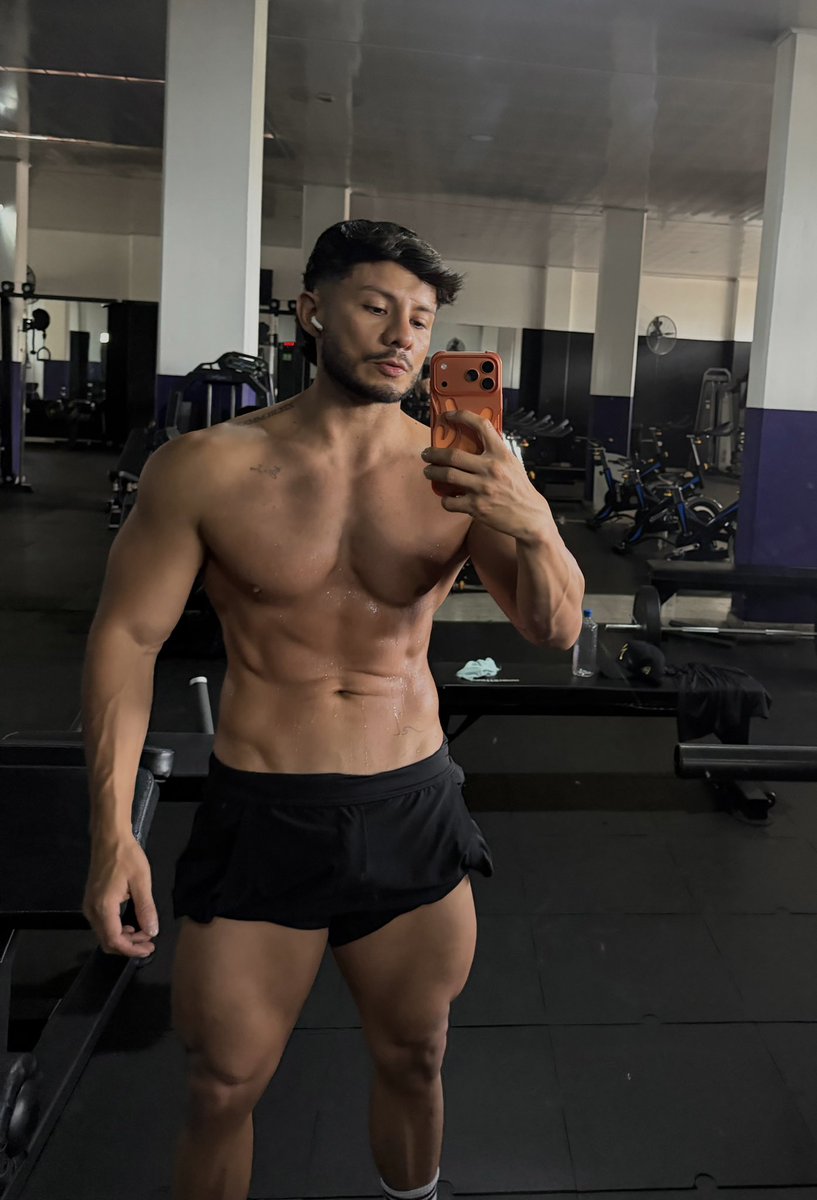 johanfit's tweet photo. 🔥💪🏽 https://t.co/yfK6x1K38n
