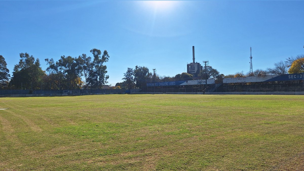 facundoruedaok's tweet photo. A 2 DÍAS DEL CLÁSICO
Así se encuentra el José Martin Olaeta a la espera del partido del domingo frente a #CentralCordoba.
Ayer se hizo un banderazo de los hinchas salaitos en el entrenamiento de la tarde hacia sus jugadores. https://t.co/L66vCZzrnU