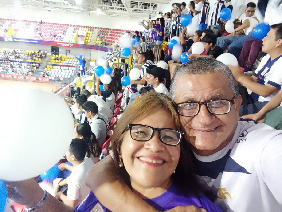 DeShanqui47749's tweet photo. @JaimeBa41954990 Gracias mi gronecito bello un mes más de feliz y bendecido matrimonio 🤍💙🤍🌐🪇✨ https://t.co/tarywkBxXK