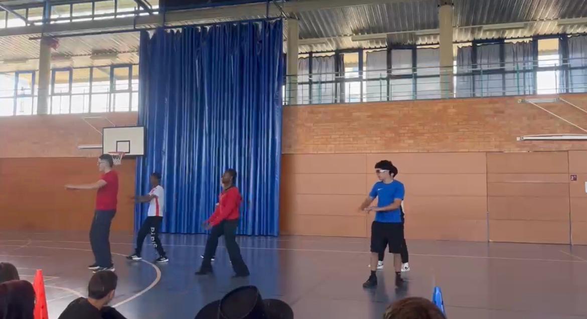 INSALMENAR's tweet photo. El passat divendres, l’alumnat de 3r d’ESO va participar en el concurs de balls de saló i danses modernes. Enhorabona a tots i totes per l’esforç, la implicació i les coreografies presentades! 💃🕺 https://t.co/TABd1Norsp