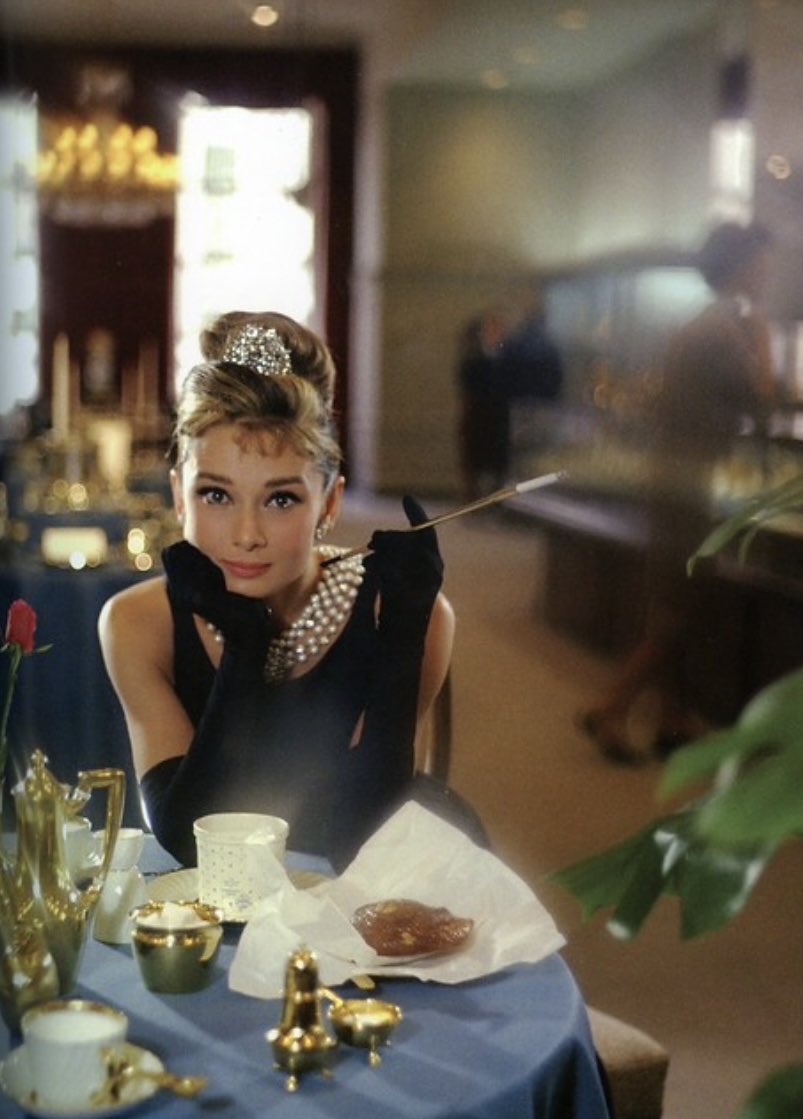 Dear_Grateful1's tweet photo. Audrey Hepburn —-

Breakfast at Tiffany's
1961, Blake Edwards https://t.co/JkSTsHvrIK