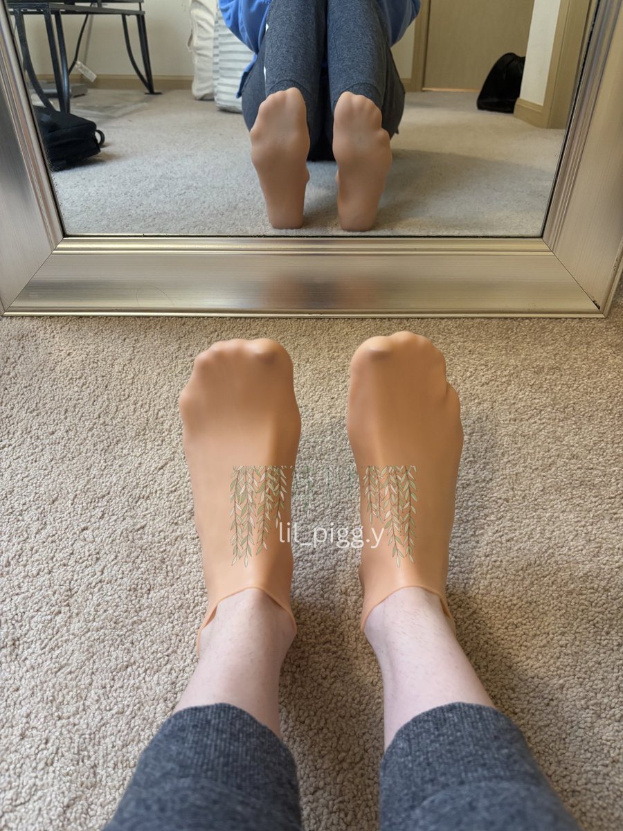 softsole_queen's tweet photo. You should spend more time spoiling me 🥺 my favorite thing to see is your empty wallet 😜

#Feetfetish #feet #foot #soles #feetvideos
#FOOTFETISH #feetpics #findom #sugarbaby #paypig #cashapp #feetforsale #toes #feetpictures #feetlove #longtoes https://t.co/3c6B4eKFIT